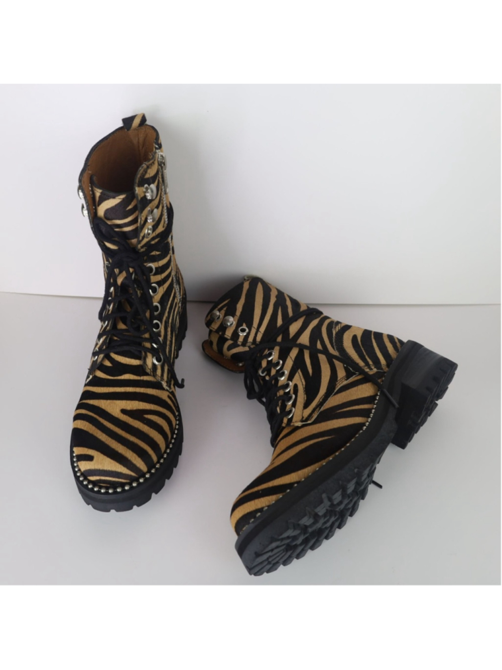 Aqua Women’s Tiger Print Jax Studded Hiker Combat Boots Lace Up Round Toe 5.5 - Picture 9 of 16